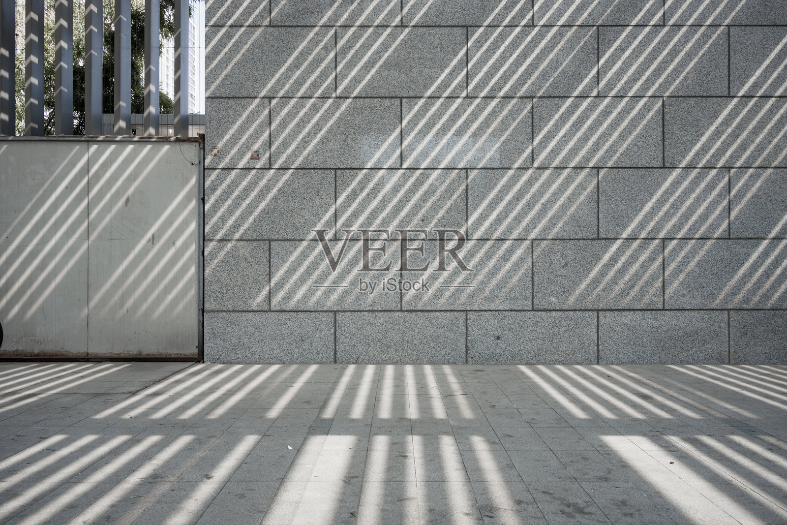灰色砖墙地面斜向光影条纹图案照片摄影图片
