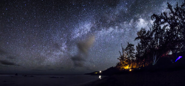 在毛伊岛的星空下露营图片下载