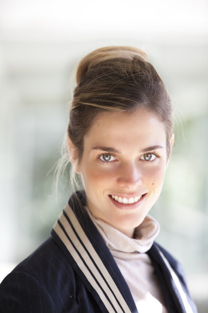 金发碧眼的空姐图片下载