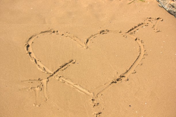 心在沙图片下载