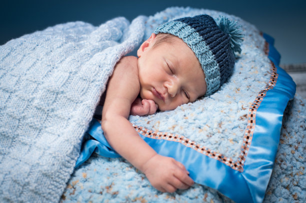 新生儿睡觉图片下载