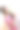 喝着茶的白人年轻女人图片下载