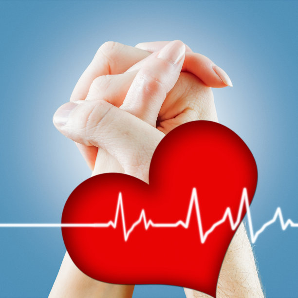 恩爱夫妻的手在锁里图片下载