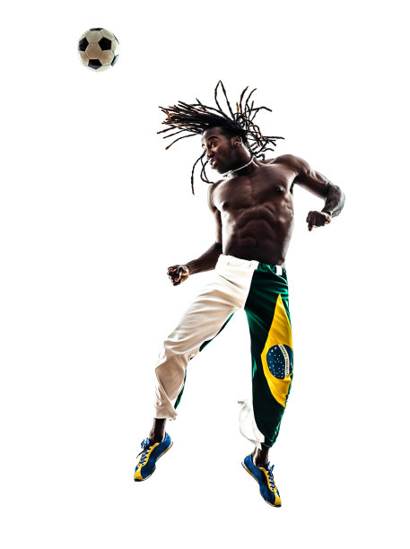 巴西黑人足球运动员头球剪影图片下载