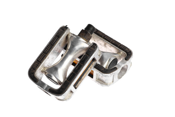 两个自行车踏板图片下载