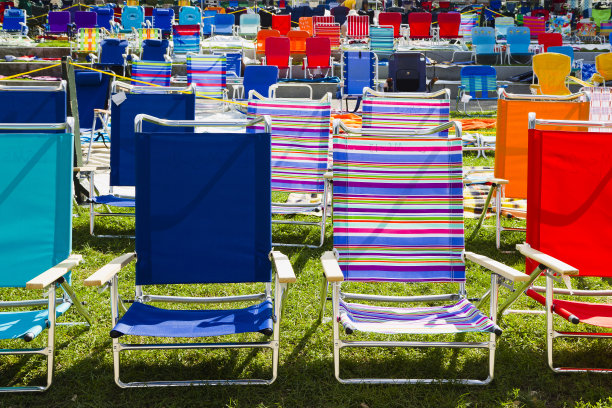 色彩斑斓的椅子图片下载