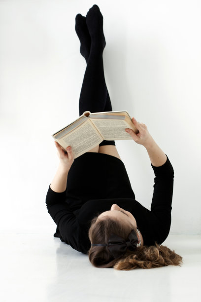 她喜欢阅读!2图片下载