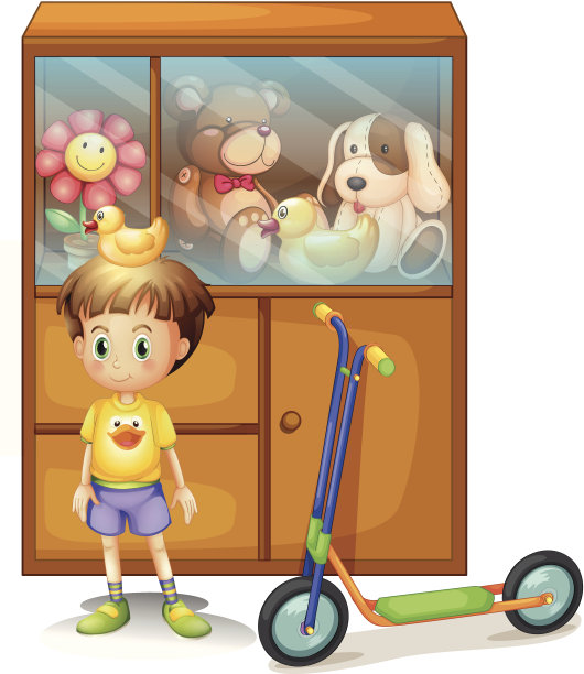 小男孩和他的滑板车和玩具在一个柜子里图片下载