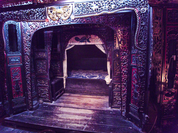 苗族中国传统木床图片下载