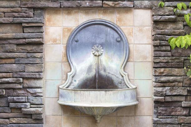 托斯卡纳风格墙喷水池水平图片下载