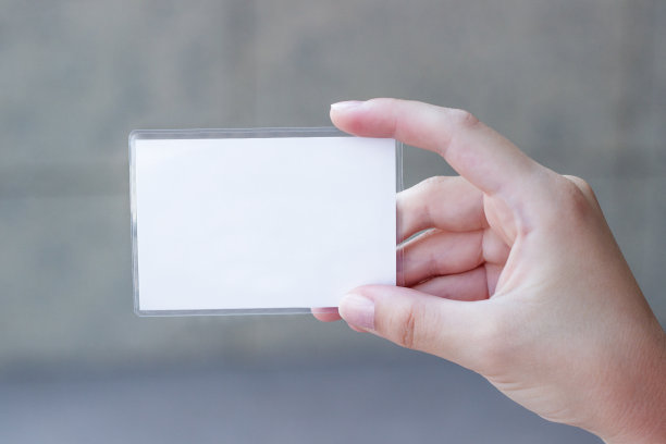 手上的空白卡片图片下载