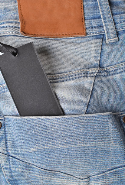 用标签拉近牛仔裤图片下载