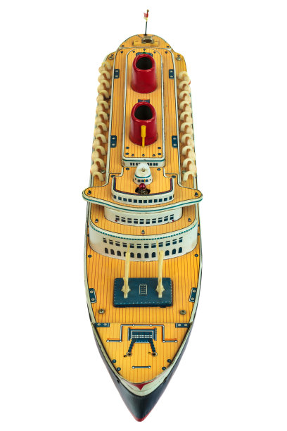 古董玩具游船孤立在白色图片下载
