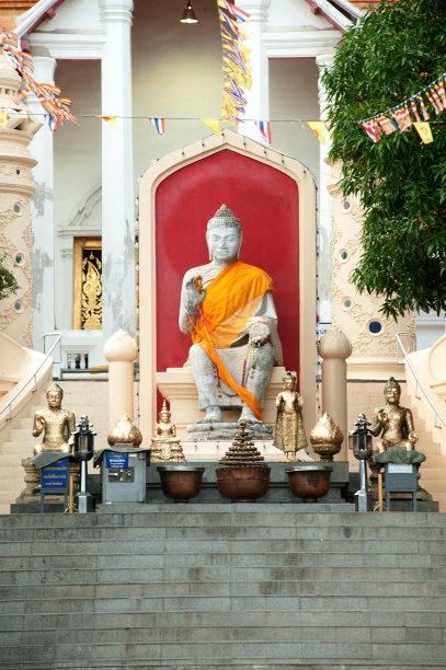 户外坐佛在泰国最大的宝塔。图片下载