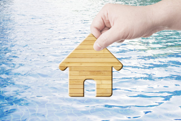 木制的手持房屋图片下载