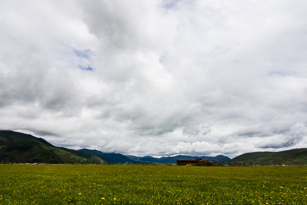 草原和天空图片下载