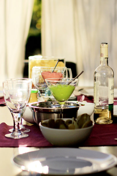 优雅的餐桌布置图片下载