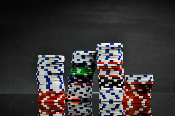 带有黑色背景的赌场元素图片下载