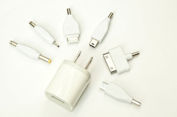 许多种电缆隔离在白色背景图片下载