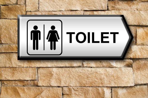 砖墙上的厕所标志图片下载