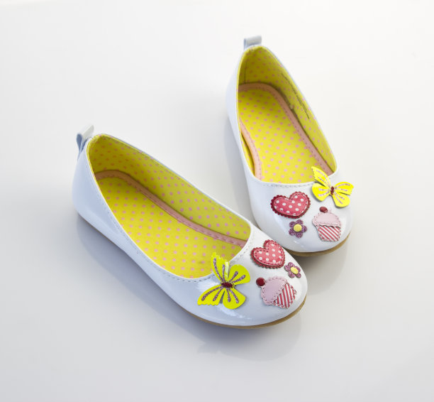 小女孩的鞋子图片下载