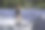 加拿大安大略省马斯科卡市，站在膝板上的少年图片下载