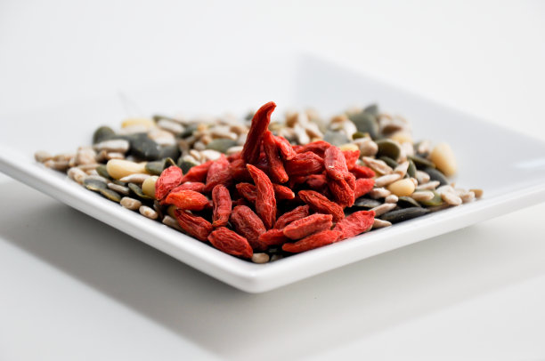 吃枸杞，南瓜和太阳花的种子图片下载