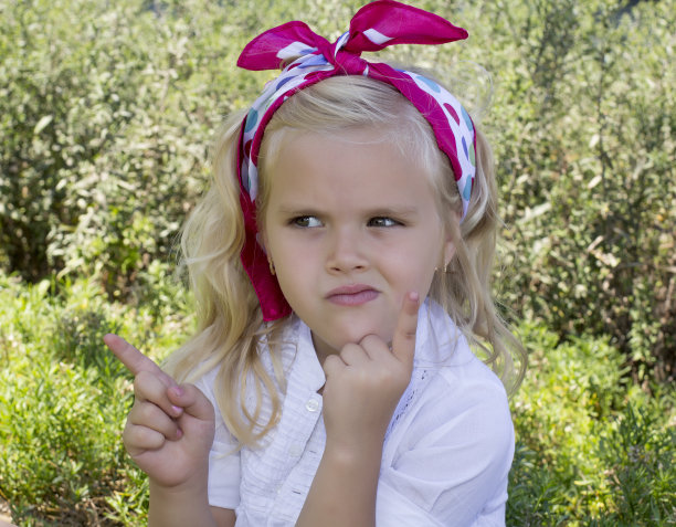 美丽女孩的思维图片下载