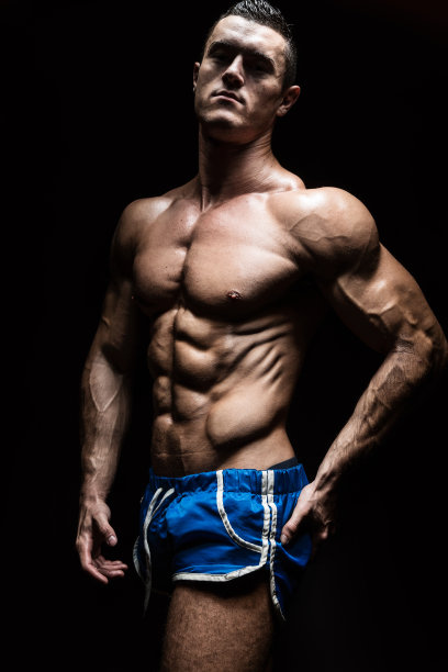 很强壮的男人图片下载