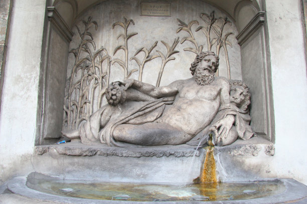 阿诺户外雕塑图片下载