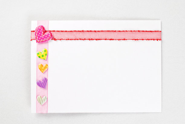 空白卡片与心和缎带装饰图片下载