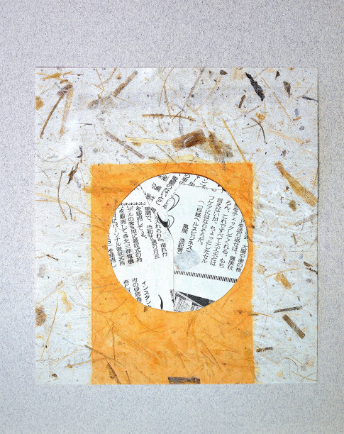 绘有日本报纸碎片的宣纸图片下载