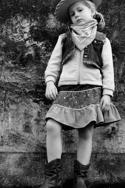 女牛仔与萨斯图片下载