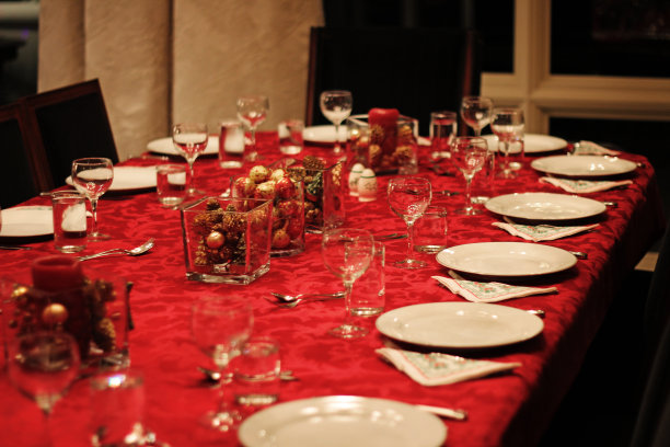 美好的假日餐桌图片下载