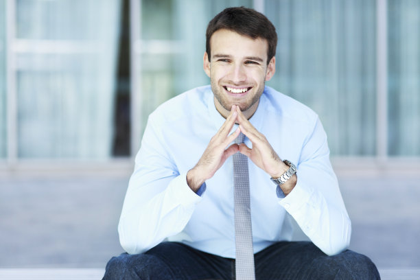 英俊的年轻人图片下载