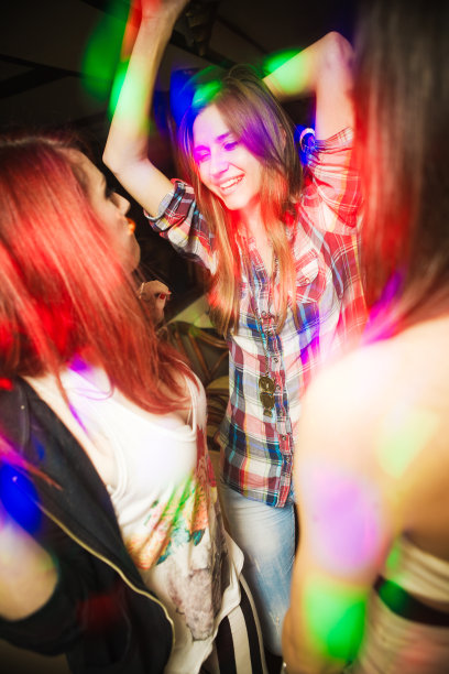 晚上出去玩图片下载