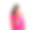 一个年轻女子，靠着一堵白墙喝水图片下载