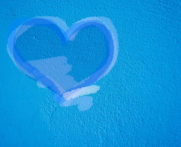 蓝色的墙上画着一颗心图片下载