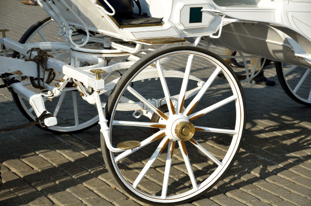 克拉科夫的白色出租车图片下载