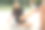 男子帮助女运动员图片下载