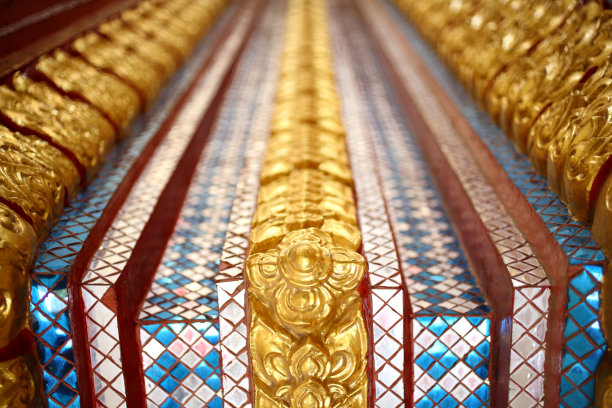 以传统图案为背景的古代佛教壁画图片下载