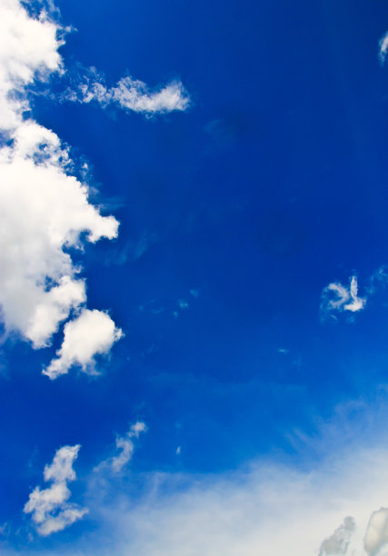 蓝天上的云朵图片下载