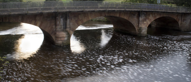 三个拱门图片下载