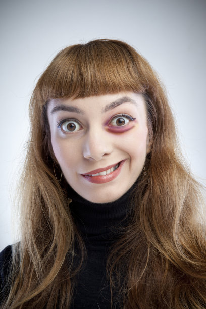 有趣的女孩被打图片下载