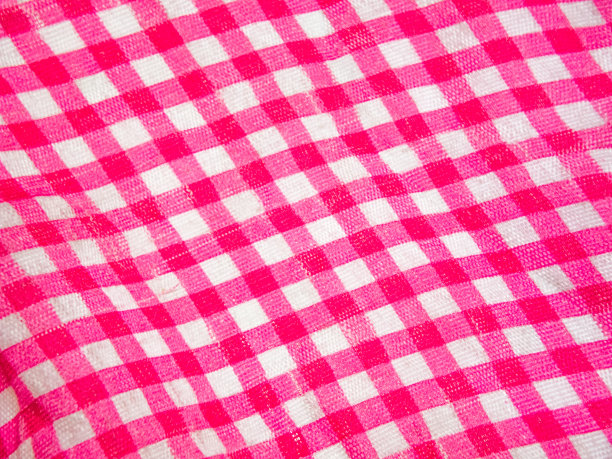 用粉色条纹交叉。图片下载