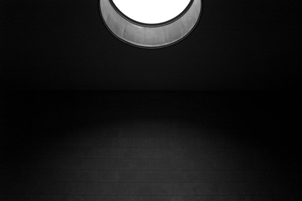 隧道尽头的光图片下载