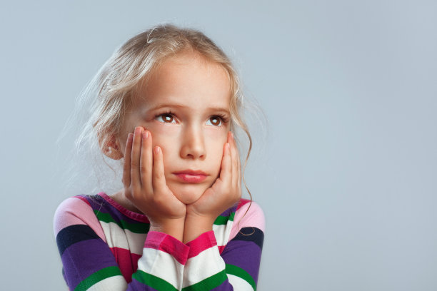 伤心的女孩图片下载