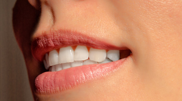 洁白的牙齿图片下载