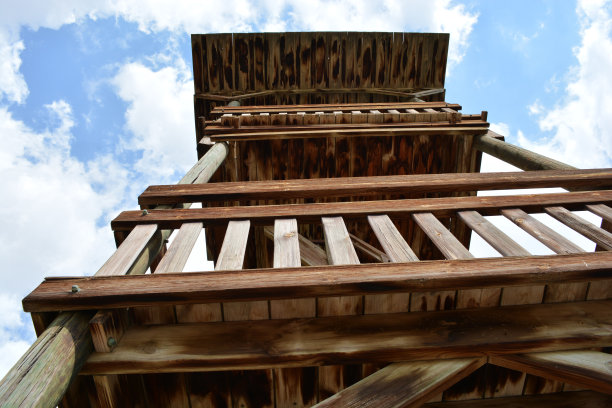 瞭望塔图片下载