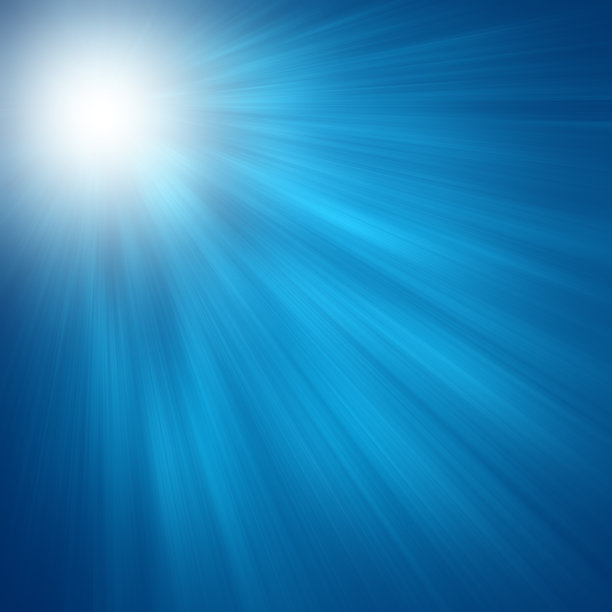 太阳在蓝色的天空中闪烁图片下载